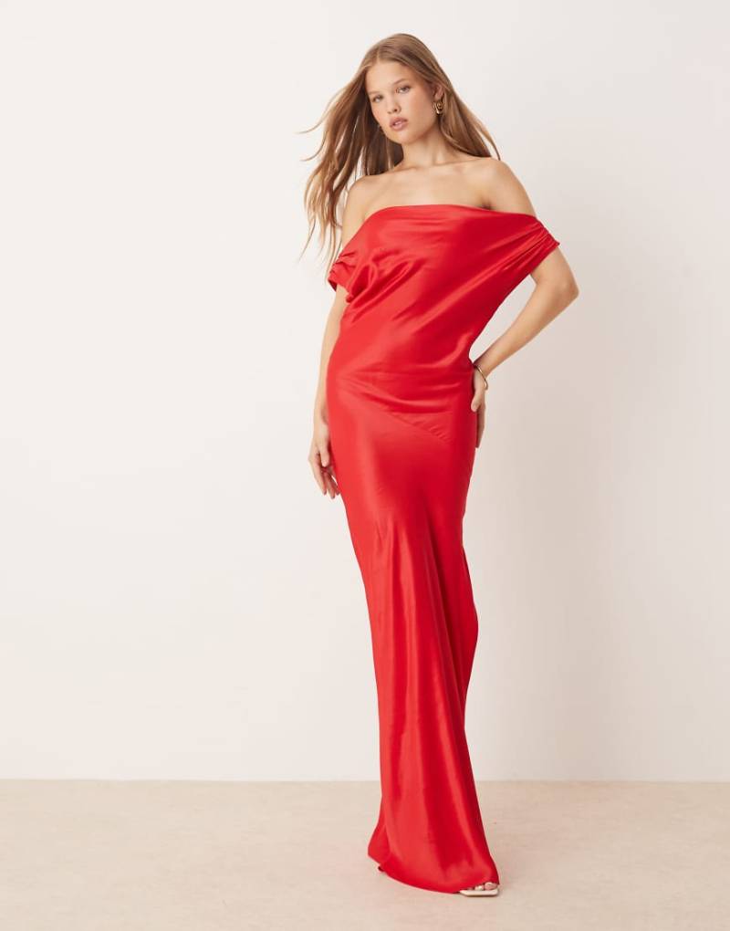 ASOS DESIGN - Drapiertes Maxikleid in Rot mit Off-Shoulder-Träger von ASOS DESIGN