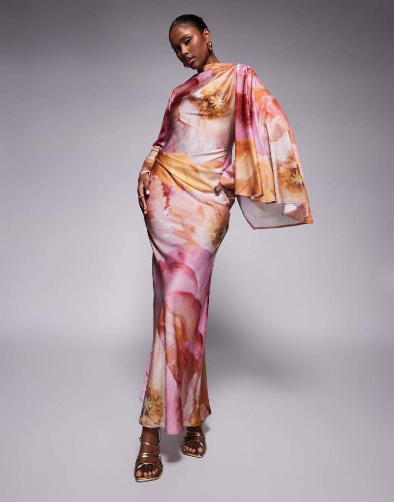 ASOS DESIGN - Drapiertes Satin-Maxikleid mit Schrägschnitt, Schal-Overlay und übergroßem Blumenmuster-Bunt von ASOS DESIGN