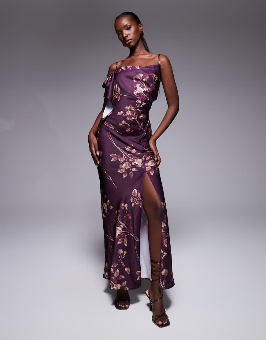 ASOS DESIGN - Drapiertes Satin-Midikleid in Burgunderrot mit Blumenmuster, Rüschendetail und asymmetrischer Rückseite-Bunt von ASOS DESIGN