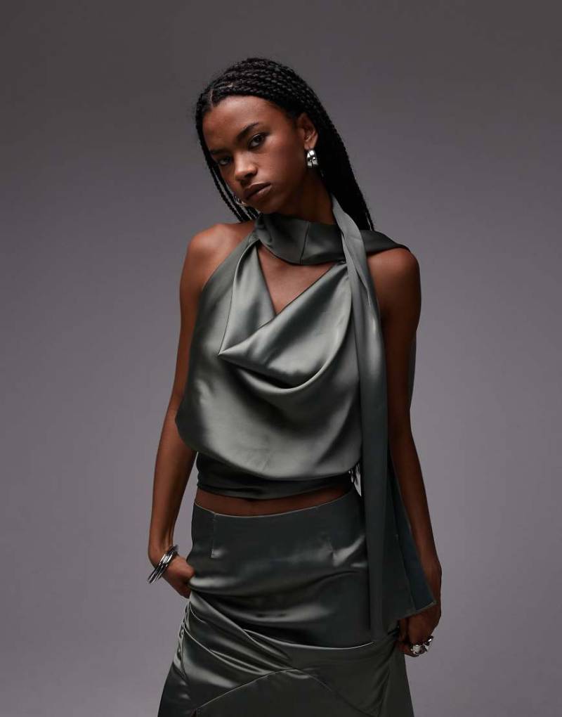 ASOS DESIGN - Drapiertes Satin-Oberteil in Khaki mit Schaldetail, Kombiteil-Grün von ASOS DESIGN