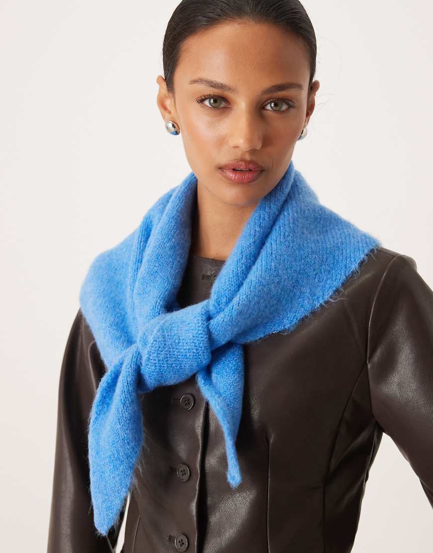 ASOS DESIGN - Dreieckiger Strickschal in Aquablau von ASOS DESIGN