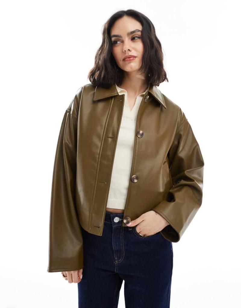 ASOS DESIGN - Durchgeknöpfte Jacke in Lederoptik in Olivgrün von ASOS DESIGN