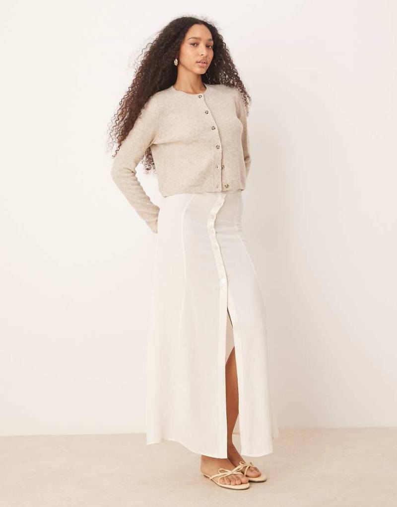 ASOS DESIGN - Durchgeknöpfter Maxirock aus Leinenmischung in Elfenbein-Weiß von ASOS DESIGN
