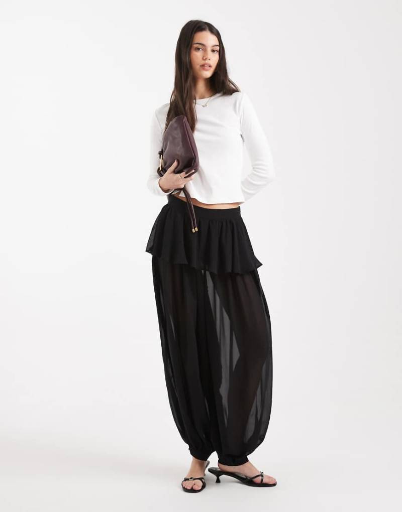 ASOS DESIGN - Durchscheinende Ballonhose in Schwarz mit Rock-Overlay von ASOS DESIGN