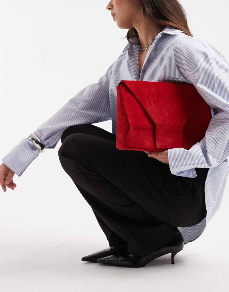 ASOS DESIGN - Eckige Origami-Clutch aus Wildleder in Rot-Orange von ASOS DESIGN