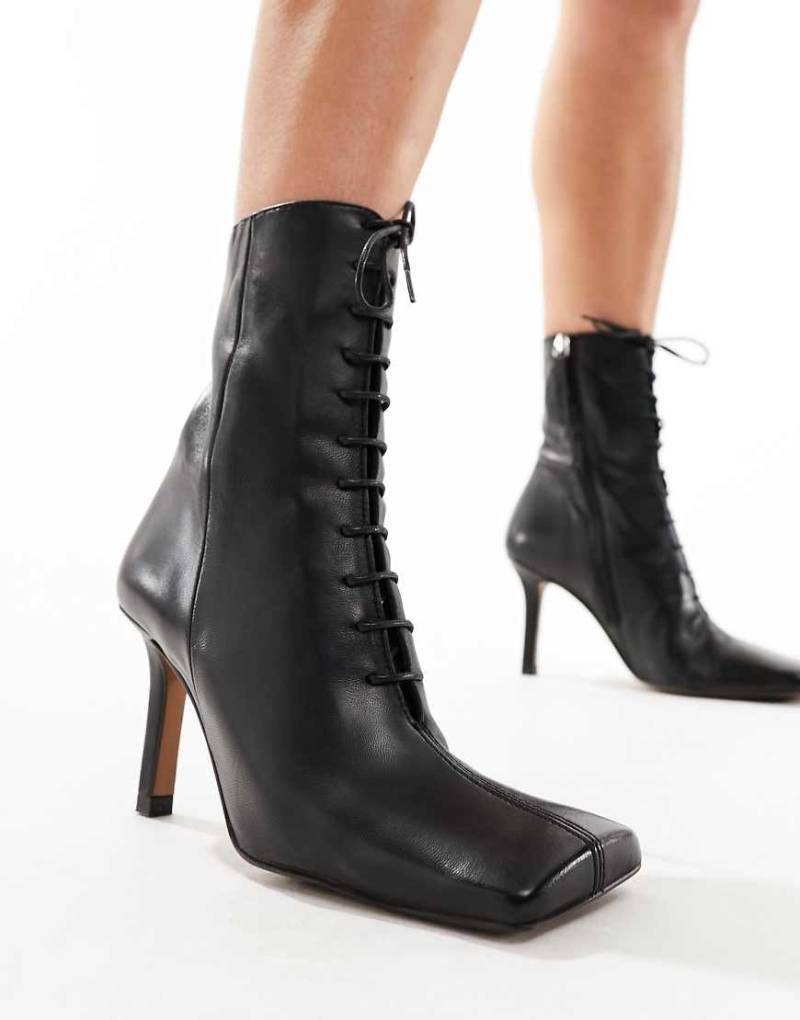 ASOS DESIGN - Eclipse - Premium - Schnürstiefel in Schwarz auf Leder mit eckigem Zehenbereich von ASOS DESIGN