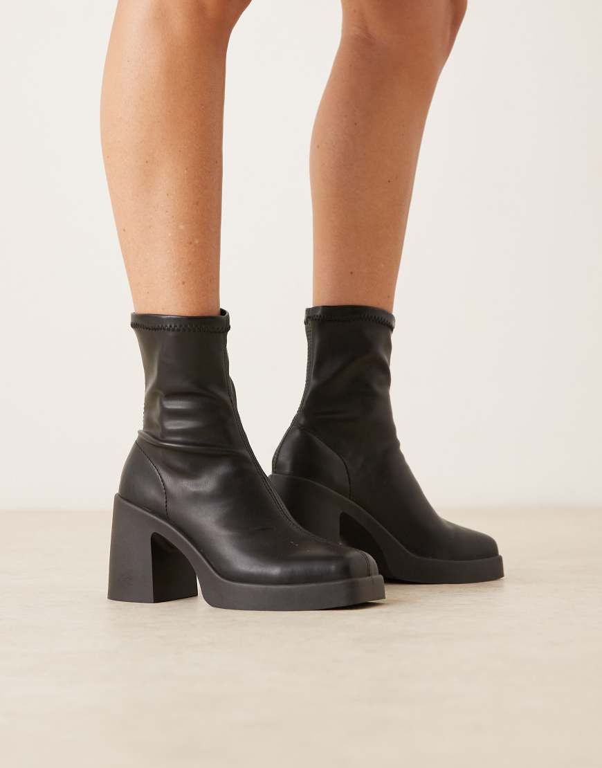 ASOS DESIGN - Edison - Sock-Boots in Schwarz mit eckiger Zehenpartie und dickem Absatz von ASOS DESIGN