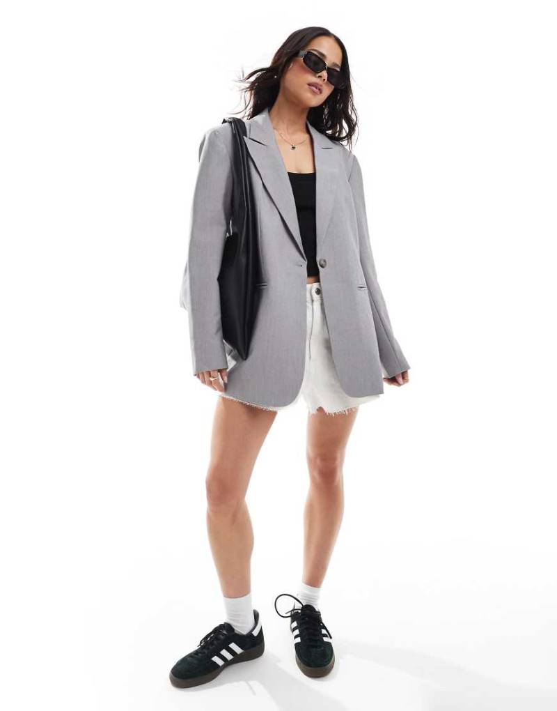 ASOS DESIGN - Eleganter Relaxed Fit Blazer in Hellgrau von ASOS DESIGN
