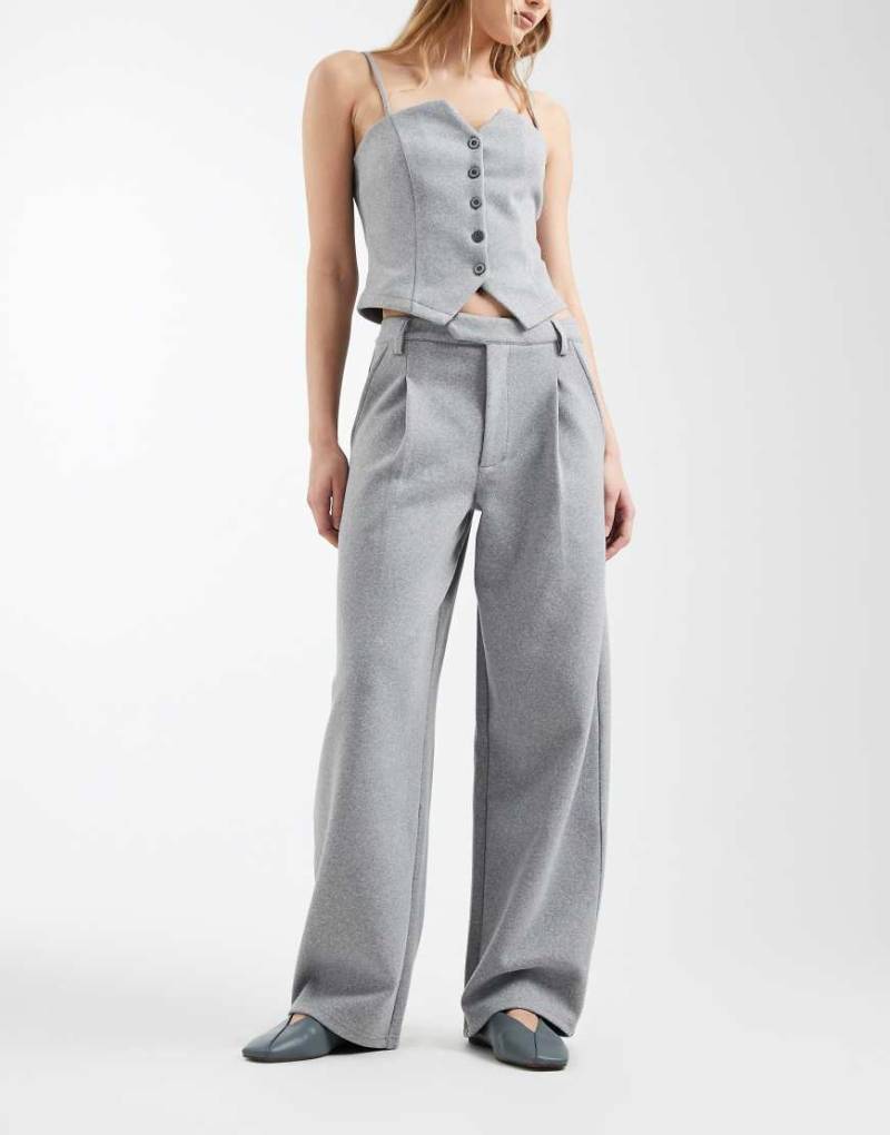 ASOS DESIGN - Elegante, angeraute Barrel-Hose in Grau von ASOS DESIGN