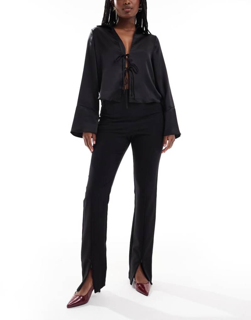 ASOS DESIGN - Elegante, eng geschnittene Hose in Schwarz mit Reißverschlussdetail vorne von ASOS DESIGN