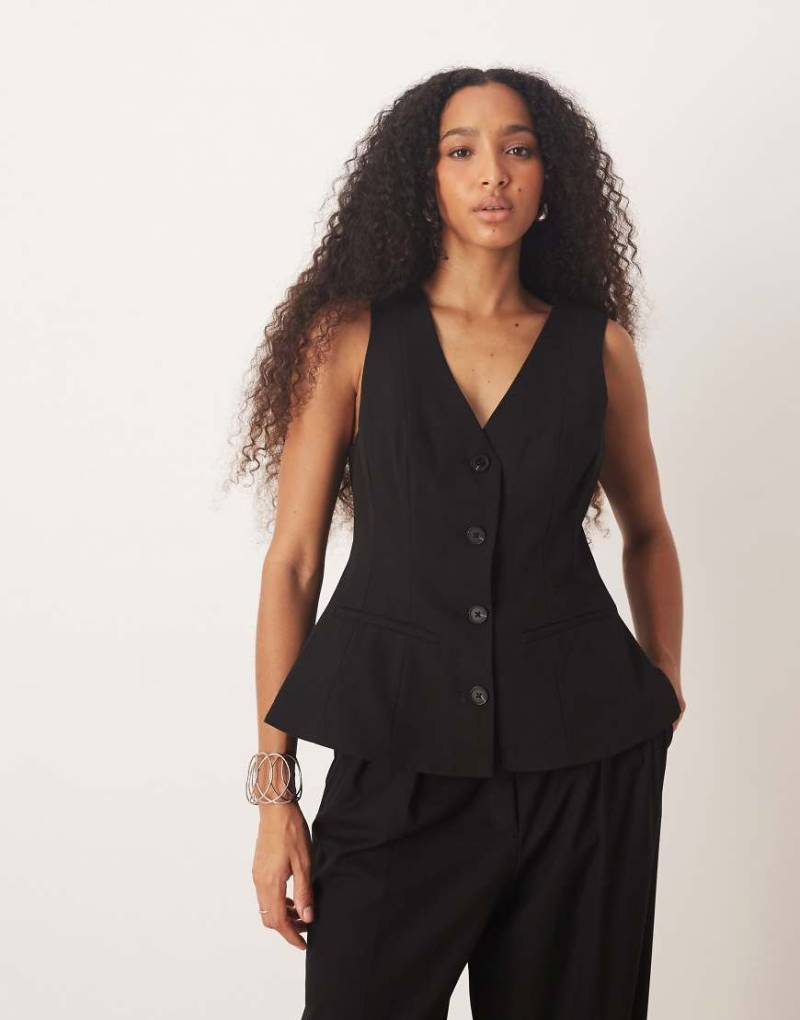 ASOS DESIGN - Elegante, geformte Weste in Schwarz von ASOS DESIGN