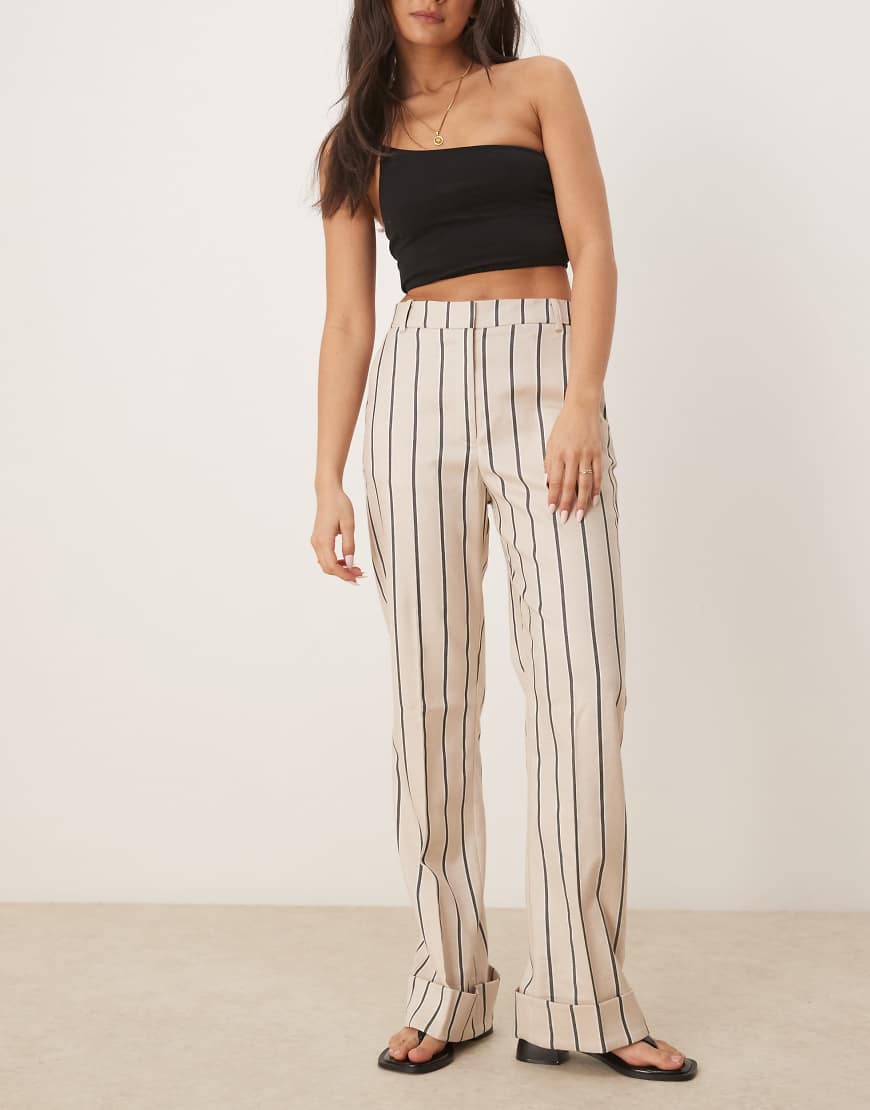 ASOS DESIGN - Elegante, locker geschnittene Hose in Steinbeige mit Streifen, Kombiteil-Bunt ASOS DESIGN - Elegante, locker geschnittene Hose in Steinbeige mit Streifen, Kombiteil-Bunt von ASOS DESIGN