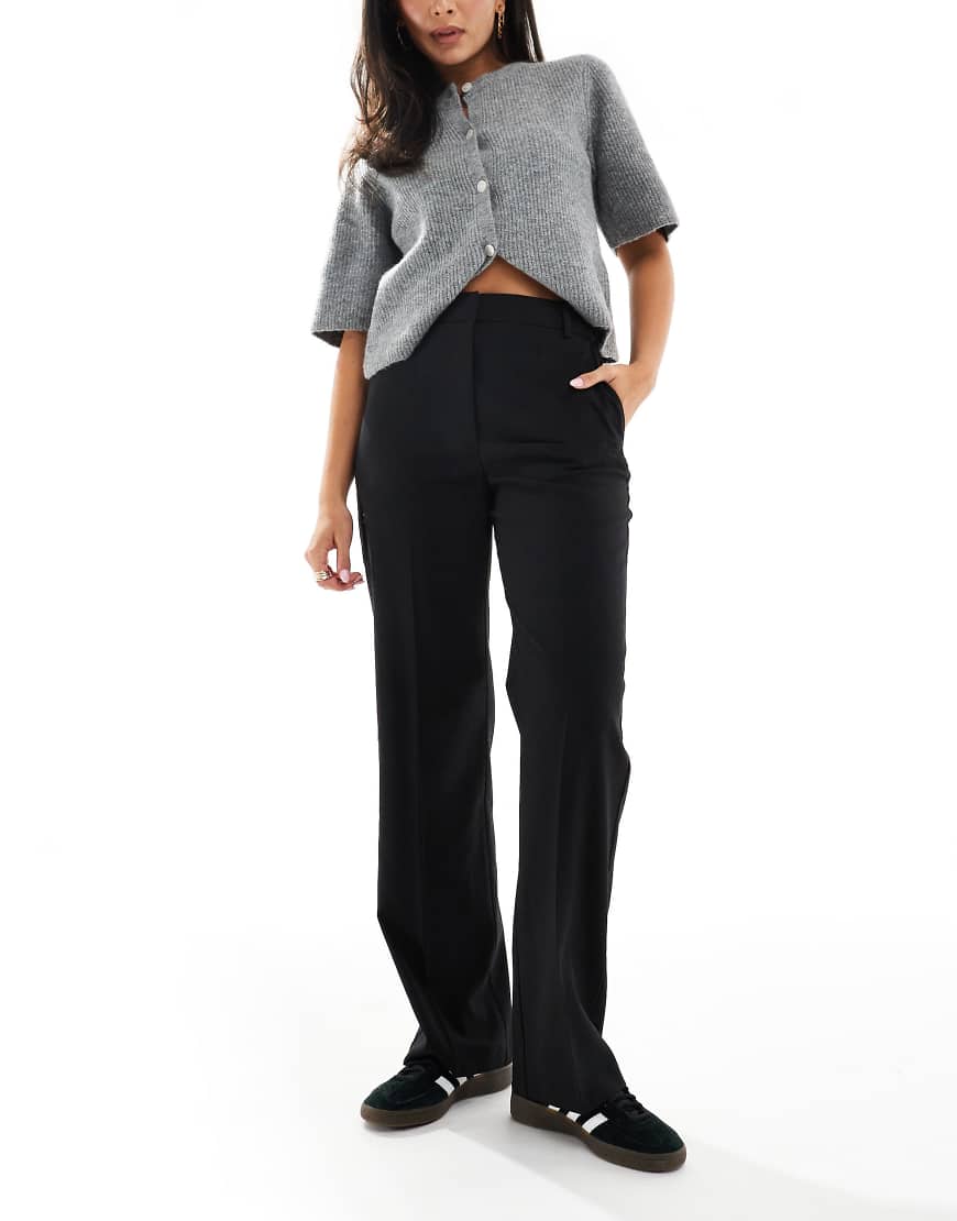 ASOS DESIGN - Elegante, schmal geschnittene Hose in Schwarz mit geradem Schnitt von ASOS DESIGN
