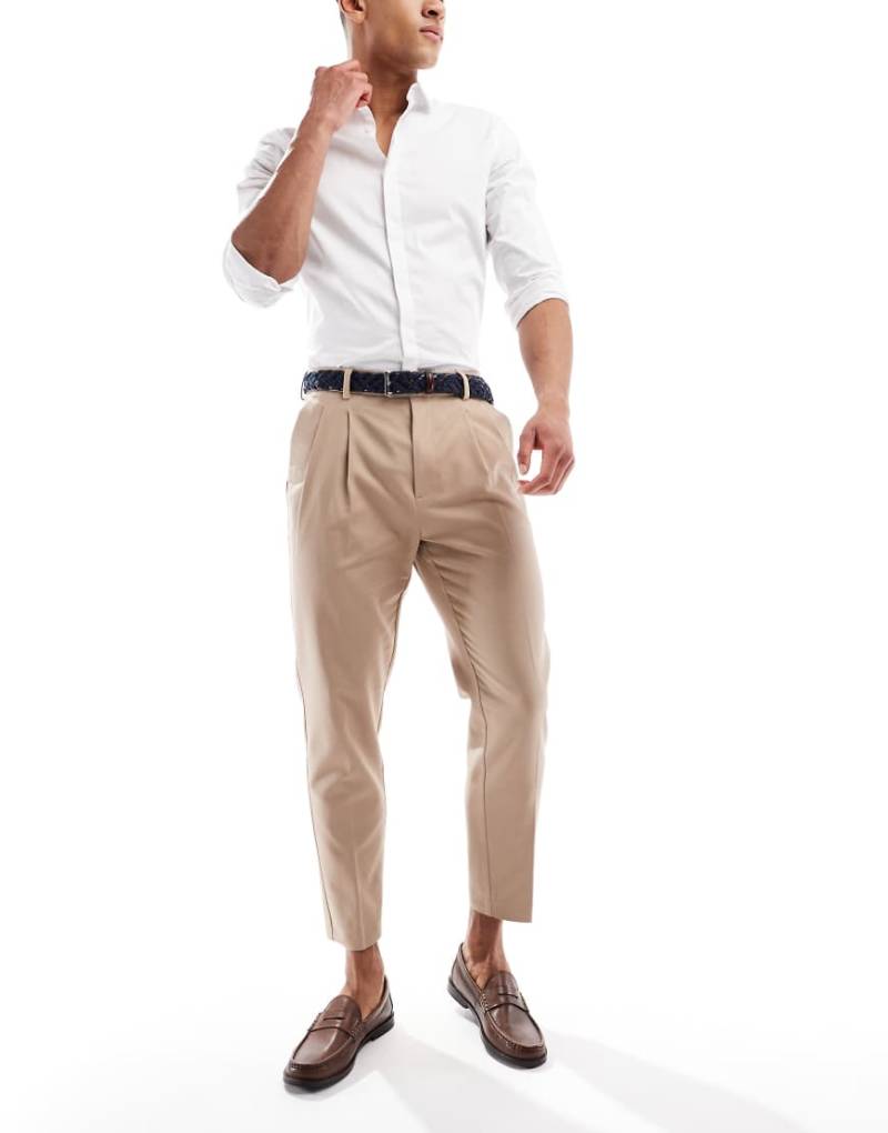 ASOS DESIGN - Elegante, schmal zulaufende Chinohose aus Baumwolle in Hellbraun von ASOS DESIGN