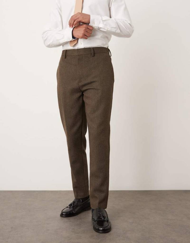 ASOS DESIGN - Elegante, schmal zulaufende Hose in Braun mit Wollanteil und halb elastischem Bund-Brown von ASOS DESIGN