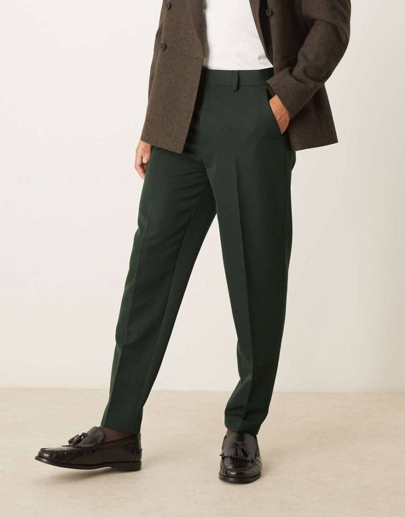 ASOS DESIGN - Elegante, schmal zulaufende Hose in Tannengrün von ASOS DESIGN