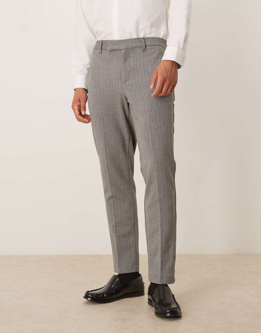 ASOS DESIGN - Elegante, schmal zulaufende Hose in grauer Wolloptik mit Fischgrätmuster-Schwarz von ASOS DESIGN