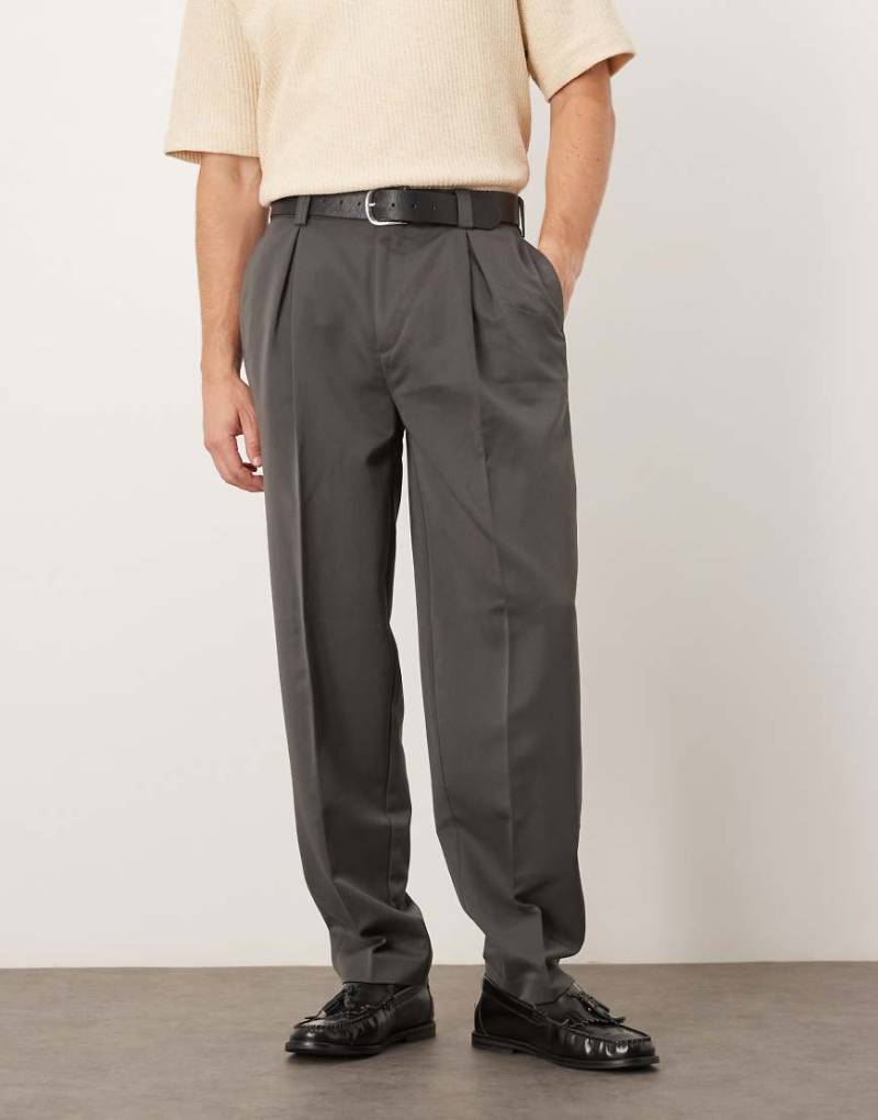 ASOS DESIGN - Elegante Oversize-Schlaghose in Anthrazit mit Bundfalte-Grau von ASOS DESIGN