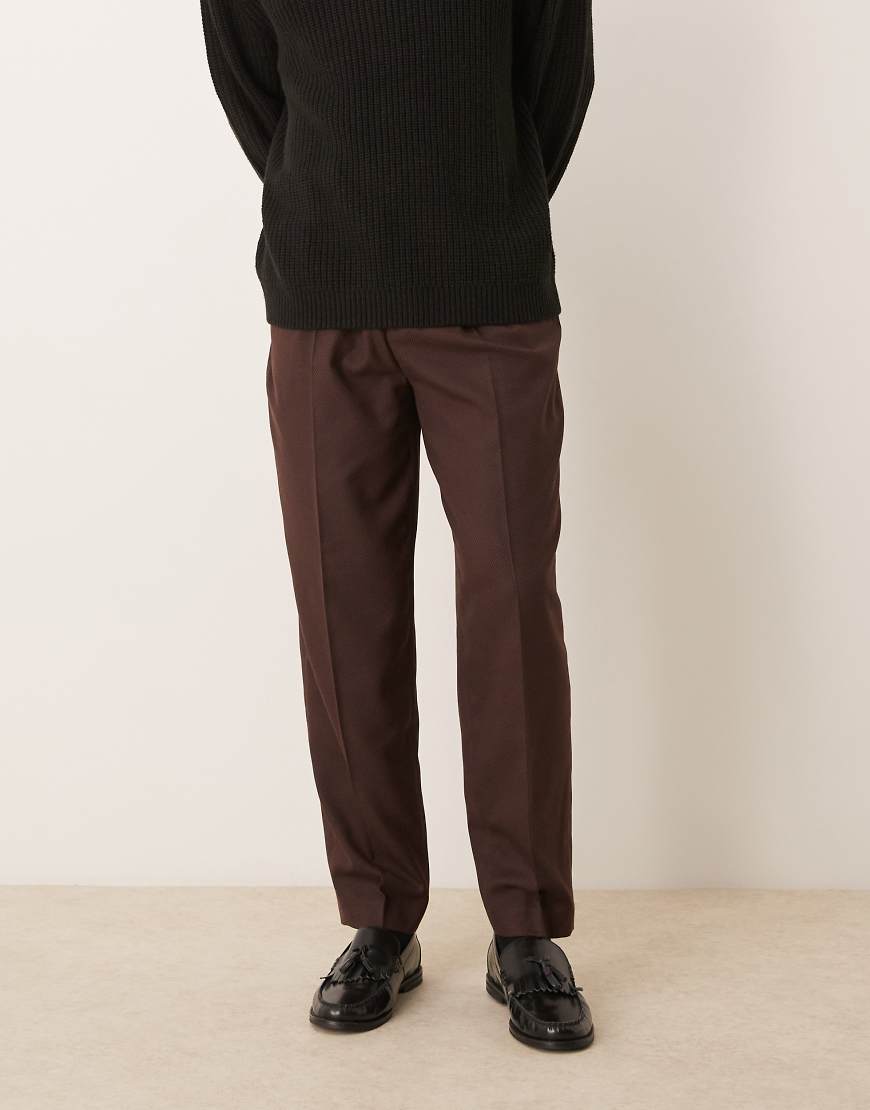 ASOS DESIGN - Elegante, schmal zulaufende Oversize-Hose in Braun mit Mikrotextur ASOS DESIGN - Elegante, schmal zulaufende Oversize-Hose in Braun mit Mikrotextur von ASOS DESIGN