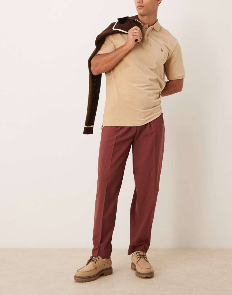 ASOS DESIGN - Elegante, schmal zulaufende Oversize-Hose in Burgunderrot mit halb-elastischem Bund von ASOS DESIGN
