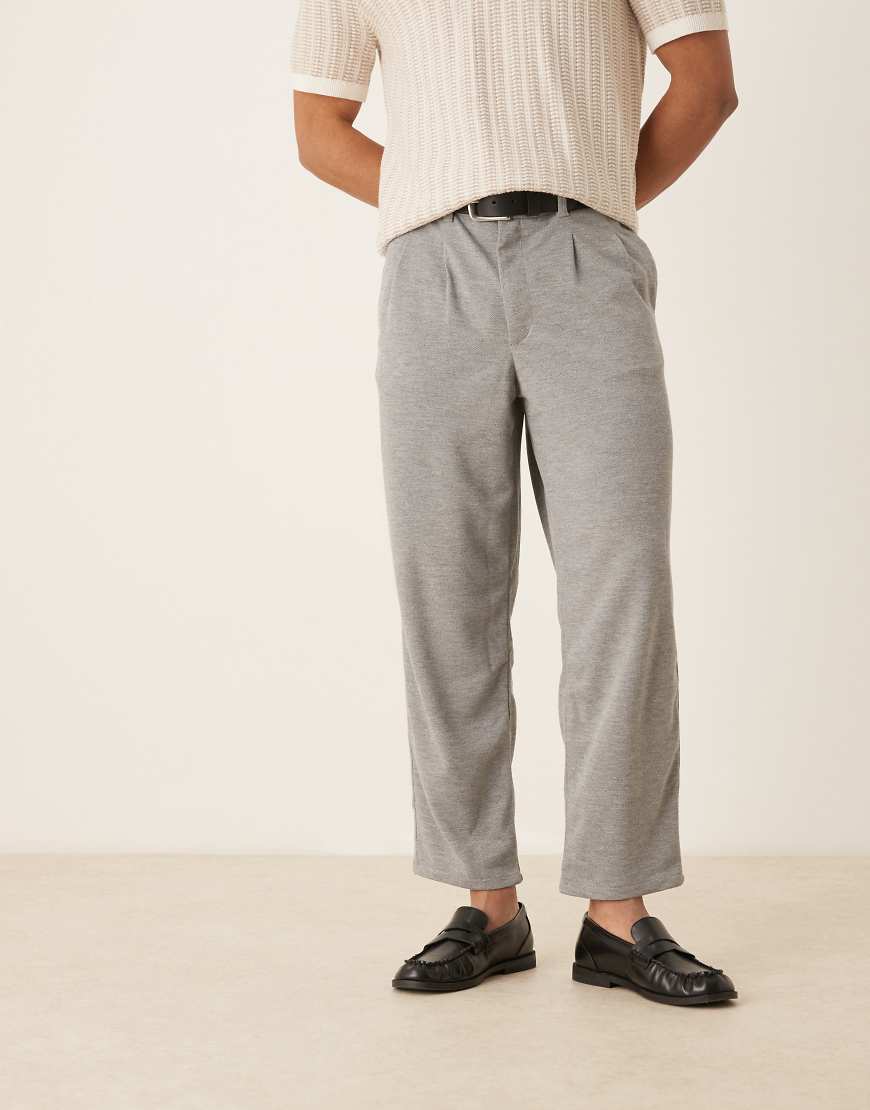 ASOS DESIGN - Elegante, schmal zulaufende Oversize-Hose in Grau ASOS DESIGN - Elegante, schmal zulaufende Oversize-Hose in Grau von ASOS DESIGN