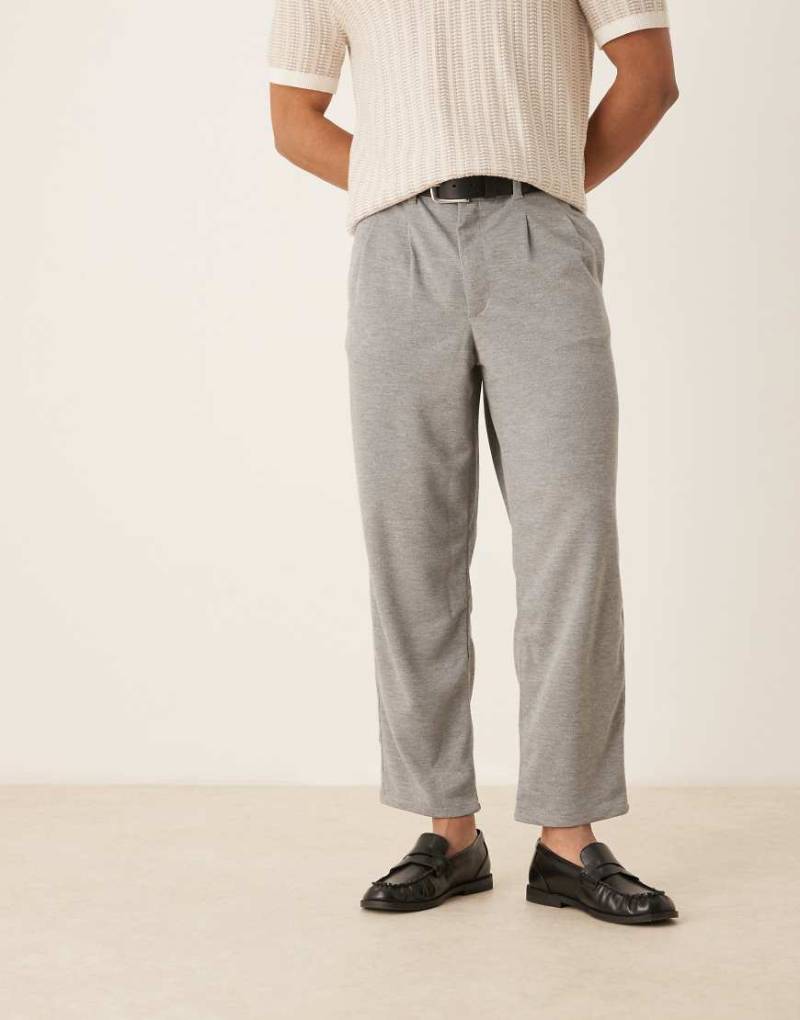 ASOS DESIGN - Elegante, schmal zulaufende Oversize-Hose in Grau von ASOS DESIGN