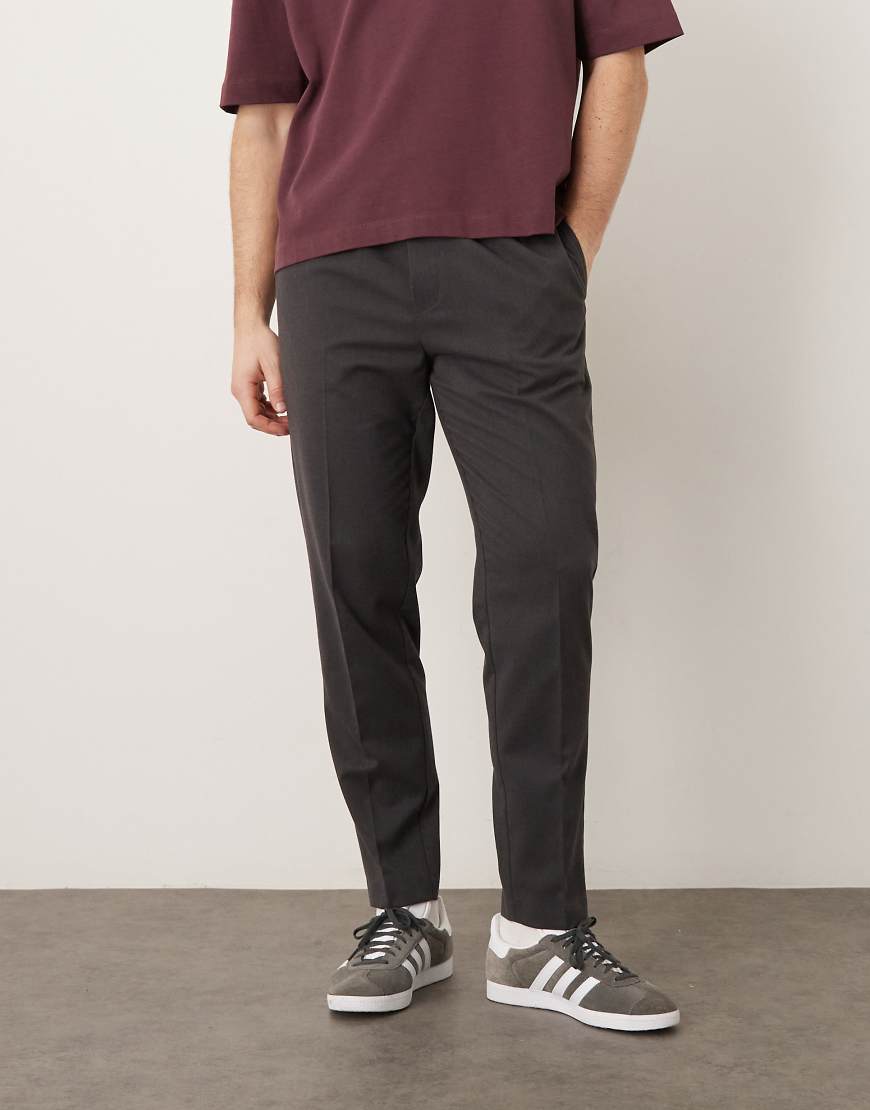 ASOS DESIGN - Elegante, schmal zulaufende Schlupfhose aus Flanell in Anthrazit-Grau von ASOS DESIGN