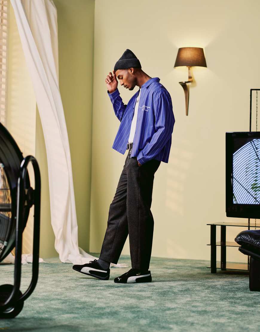 ASOS DESIGN - Elegante, schmal zulaufende Oversize-Hose aus angerautem Stoff in Anthrazit mit Bügelfalte-Grau von ASOS DESIGN