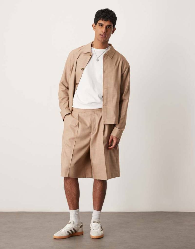 ASOS DESIGN - Elegante, strukturierte Bermuda-Shorts in Camel mit Stretch-Taillenbund, Kombiteil-Neutral von ASOS DESIGN