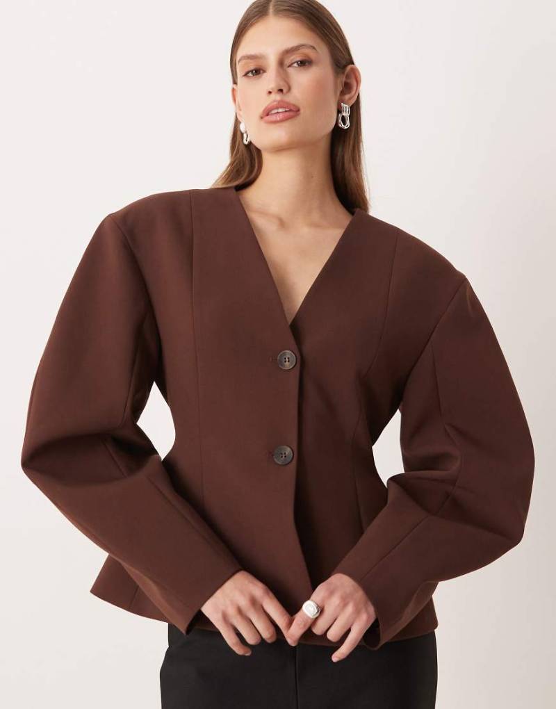 ASOS DESIGN - Elegante, taillierte Jacke in Schokobraun mit Kokonärmeln-Brown von ASOS DESIGN