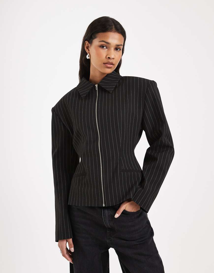 ASOS DESIGN - Elegante, taillierte Jacke in Schwarz mit Nadelstreifen und Reißverschluss von ASOS DESIGN