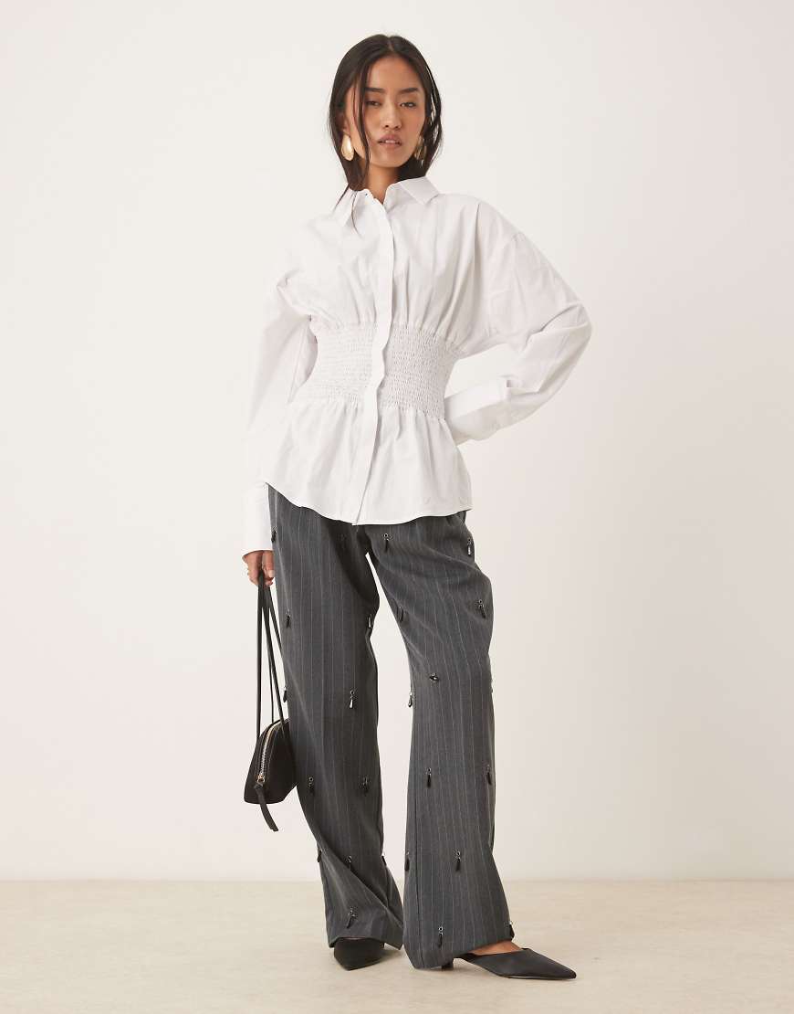 ASOS DESIGN - Elegante, verzierte Hose in Grau mit weitem Bein und Bundfalten von ASOS DESIGN