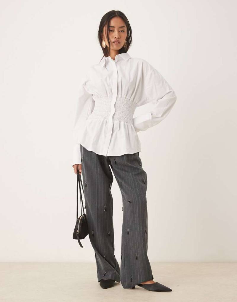 ASOS DESIGN - Elegante, verzierte Hose in Grau mit weitem Bein und Bundfalten von ASOS DESIGN