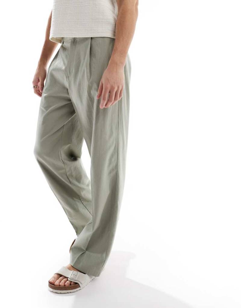 ASOS DESIGN - Elegante, weit geschnittene Bundfalten-Hose in Salbeigrün aus Leinenmix von ASOS DESIGN