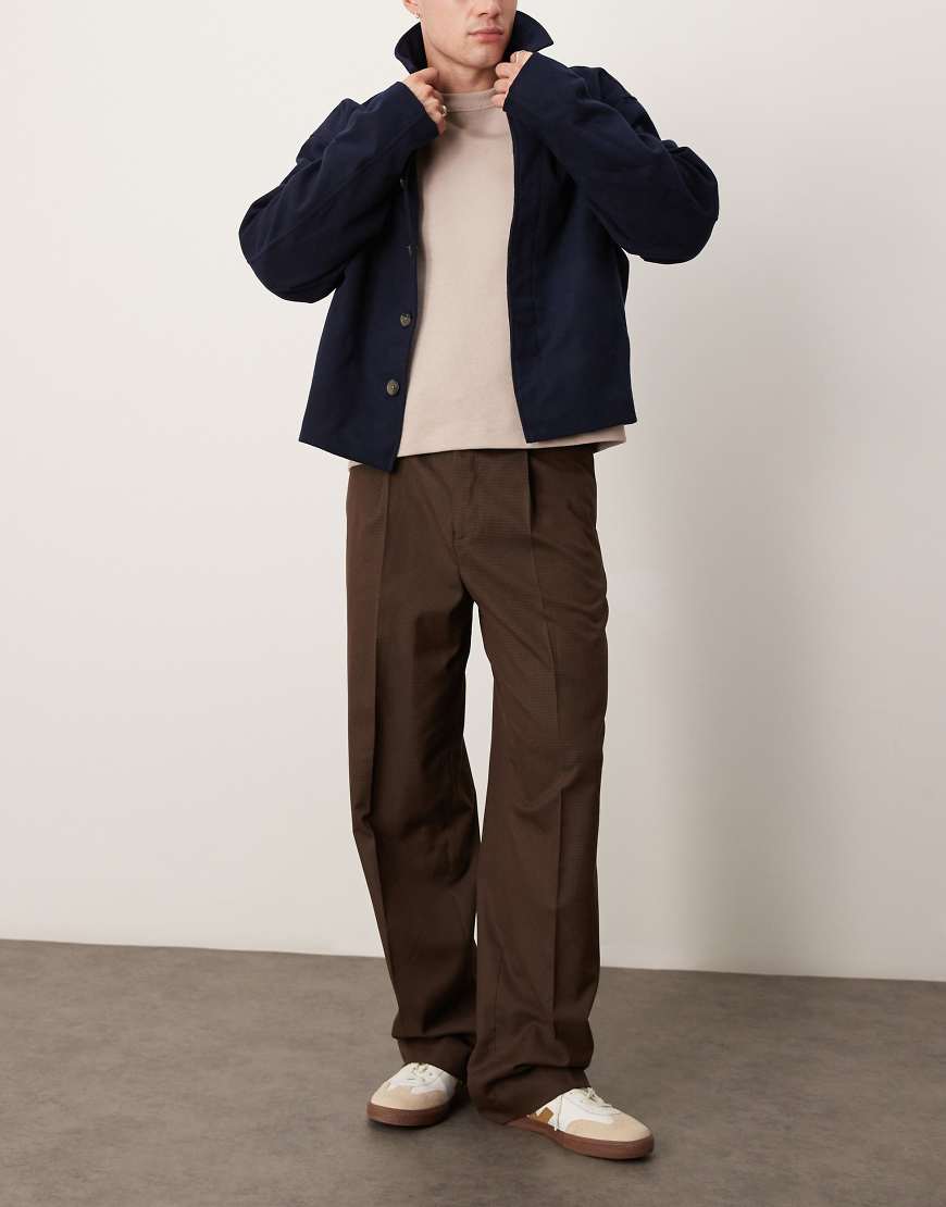 ASOS DESIGN - Elegante, weit geschnittene Hose in neutralem Farbton mit Hahnentrittmuster-Braun ASOS DESIGN - Elegante, weit geschnittene Hose in neutralem Farbton mit Hahnentrittmuster-Braun von ASOS DESIGN