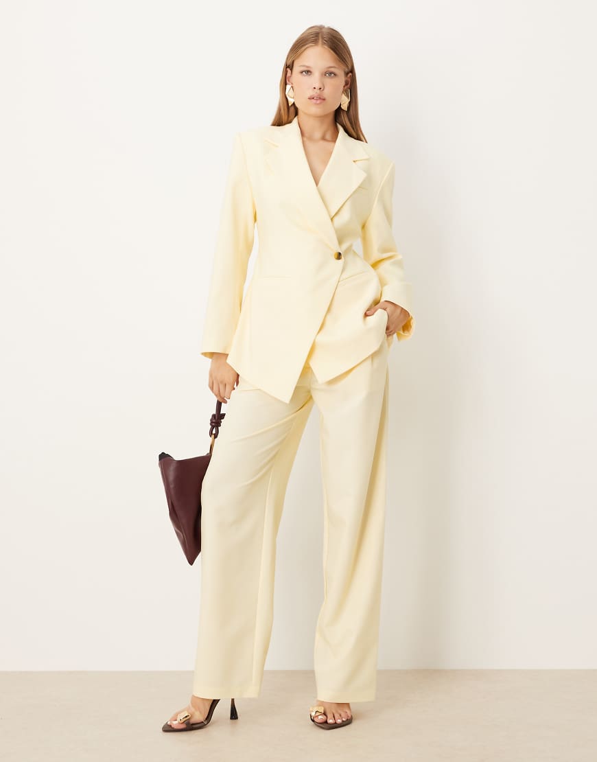 ASOS DESIGN - Elegante Anzughose in Buttermilchgelb mit hohem Bund-Weiß von ASOS DESIGN