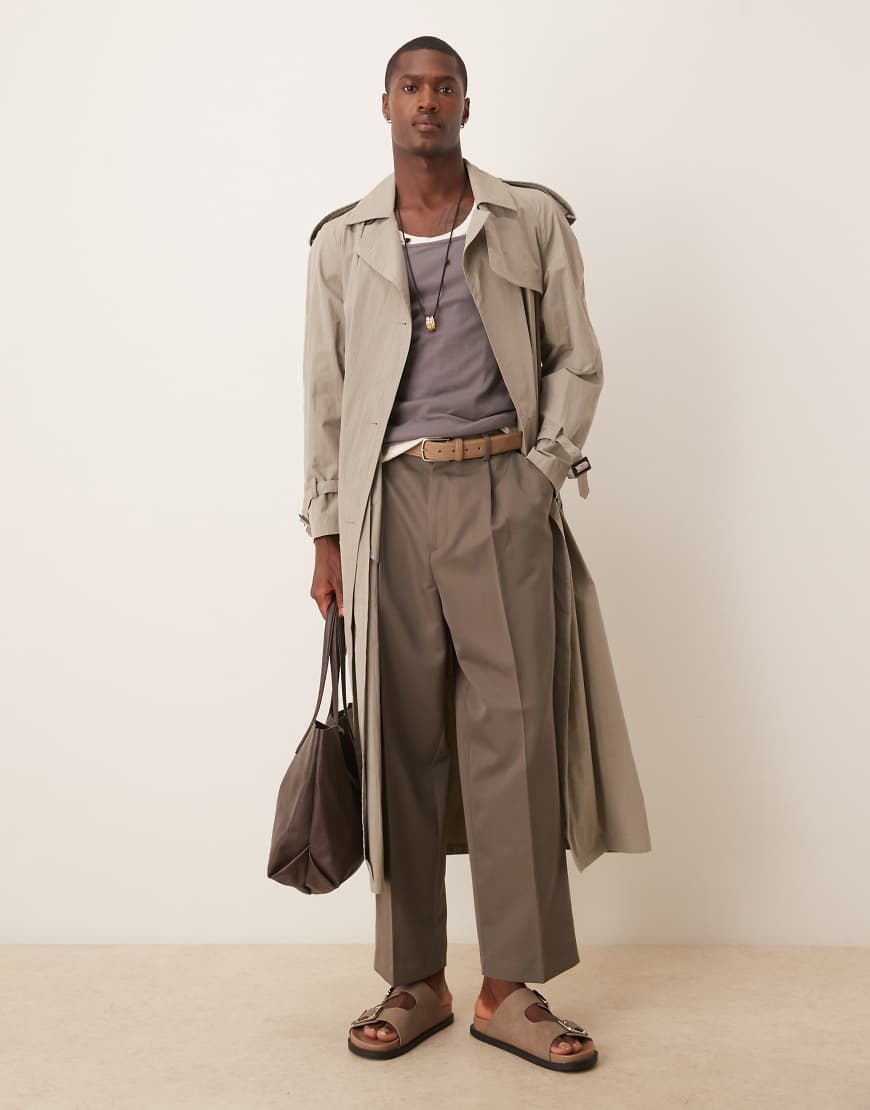 ASOS DESIGN - Elegante Balloon-Fit-Hose in Nerzbraun mit Bundfalten ASOS DESIGN - Elegante Balloon-Fit-Hose in Nerzbraun mit Bundfalten von ASOS DESIGN