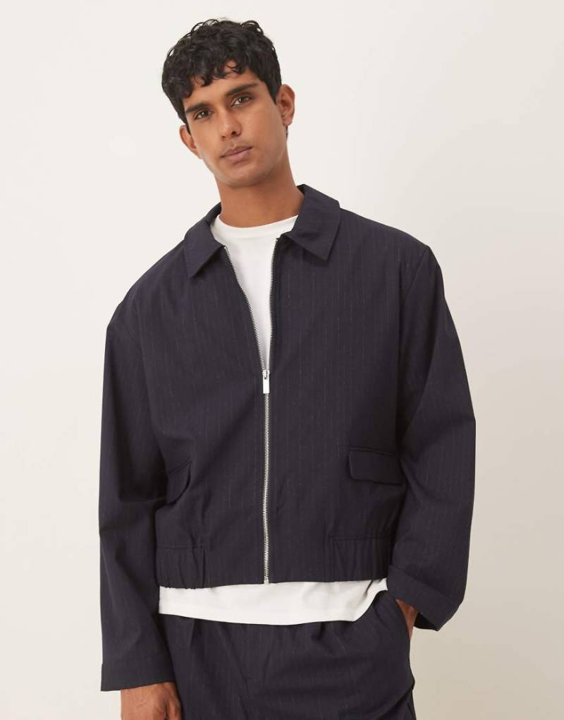 ASOS DESIGN - Elegante Blouson-Jacke in Marineblau mit Nadelstreifen, Kombiteil von ASOS DESIGN