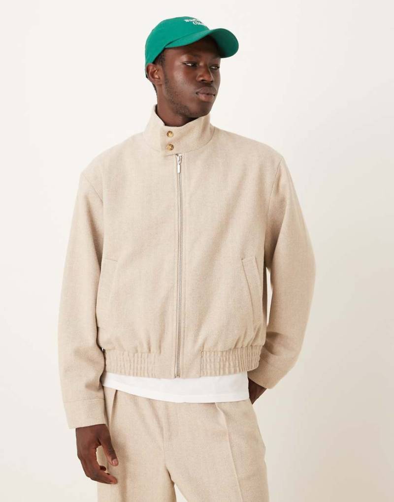 ASOS DESIGN - Elegante Blouson-Jacke in Stein mit Fischgrätmuster, Kombiteil-Neutral ASOS DESIGN - Elegante Blouson-Jacke in Stein mit Fischgrätmuster, Kombiteil-Neutral von ASOS DESIGN