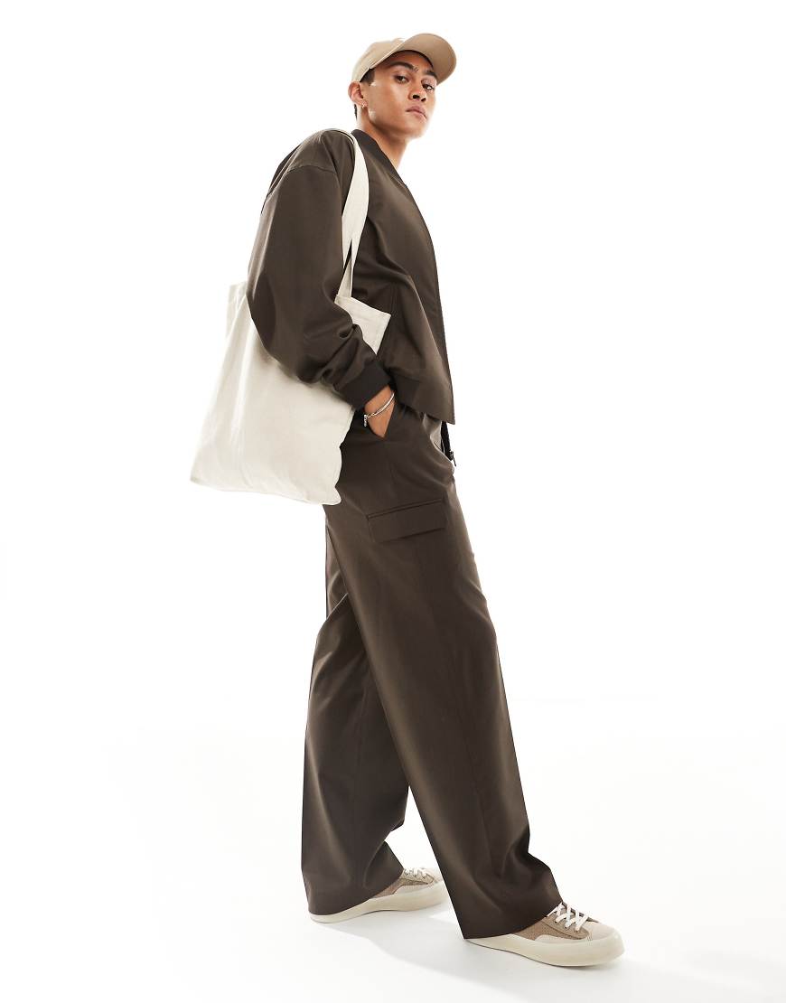ASOS DESIGN - Elegante Cargohose in Braun mit weitem Schnitt und Taschendetails, Kombiteil von ASOS DESIGN