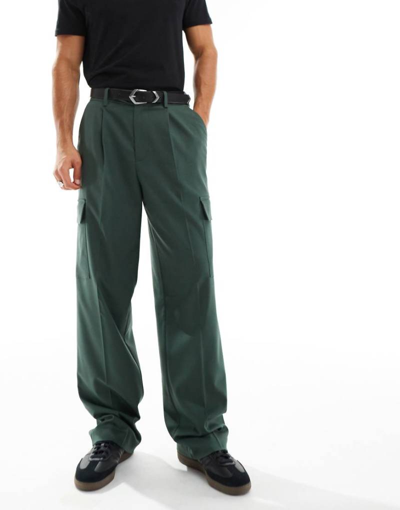 ASOS DESIGN - Elegante Cargohose in Grün mit weitem Schnitt von ASOS DESIGN