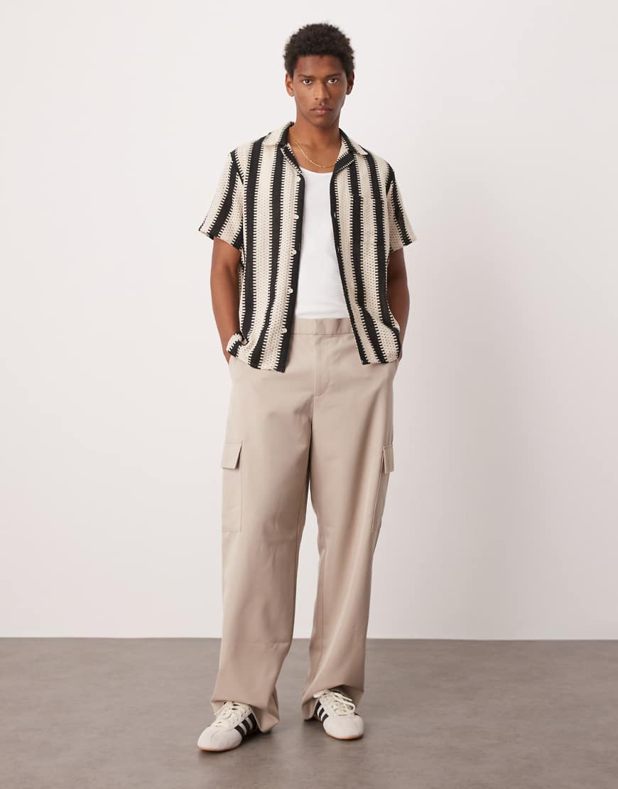 ASOS DESIGN - Elegante Cargohose in Steinbeige mit weitem Bein und Stretch-Taillenbund-Neutral ASOS DESIGN - Elegante Cargohose in Steinbeige mit weitem Bein und Stretch-Taillenbund-Neutral von ASOS DESIGN