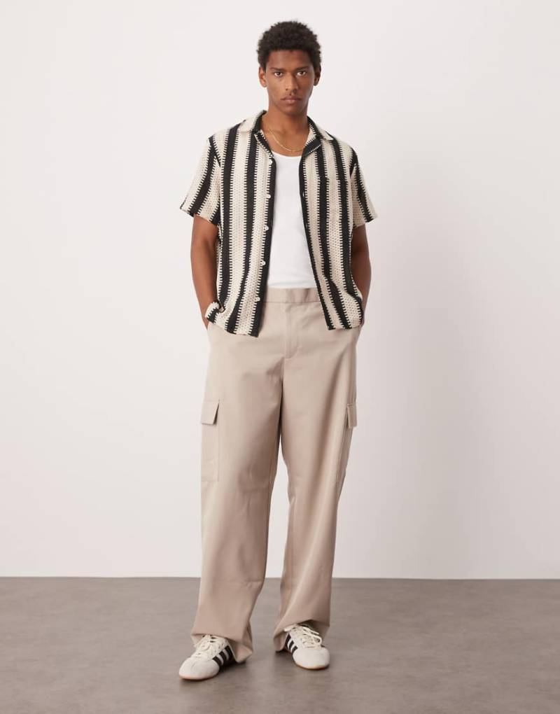ASOS DESIGN - Elegante Cargohose in Steinbeige mit weitem Bein und Stretch-Taillenbund-Neutral von ASOS DESIGN