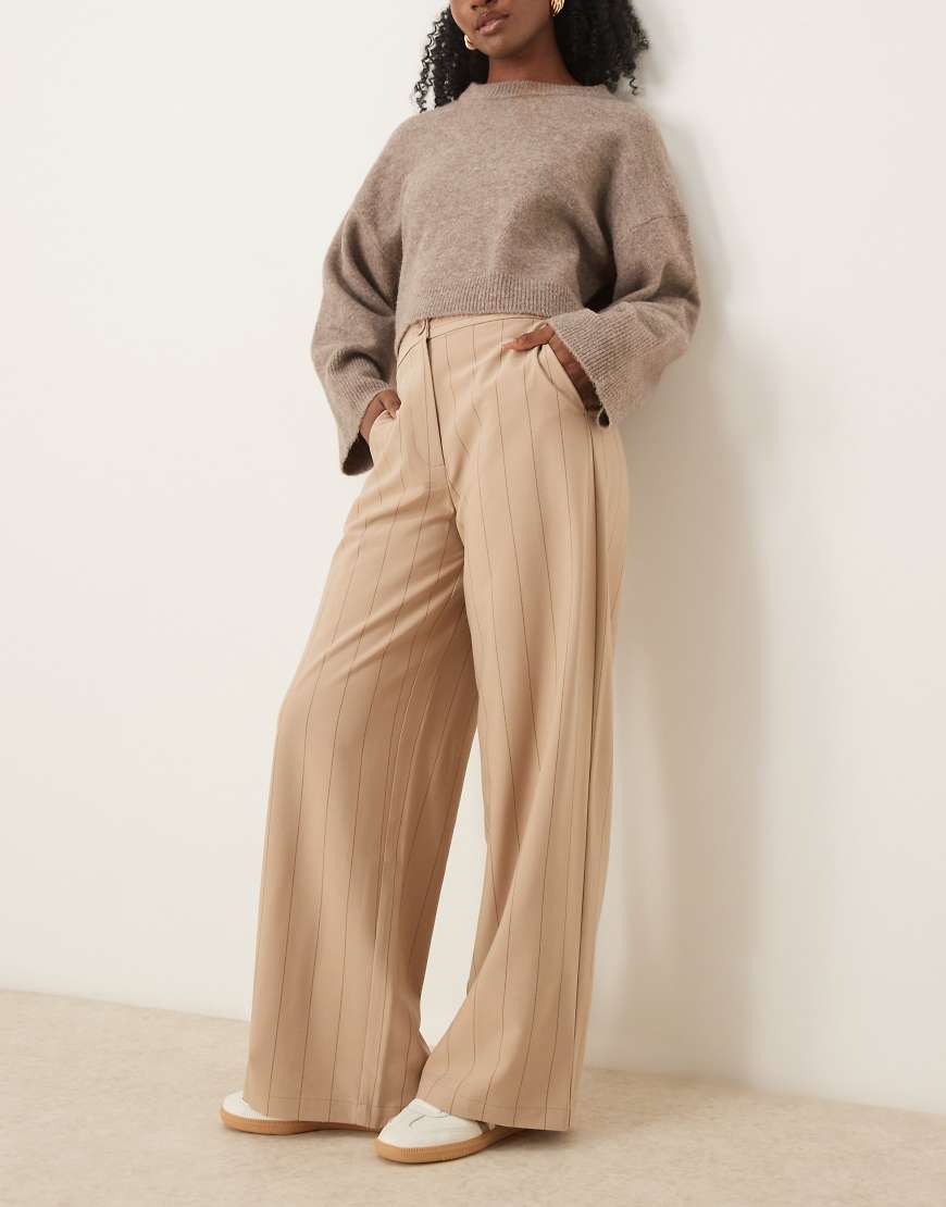 ASOS DESIGN - Elegante Hose in gestreiftem Taupe mit lockerem, geradem Schnitt-Bunt ASOS DESIGN - Elegante Hose in gestreiftem Taupe mit lockerem, geradem Schnitt-Bunt von ASOS DESIGN
