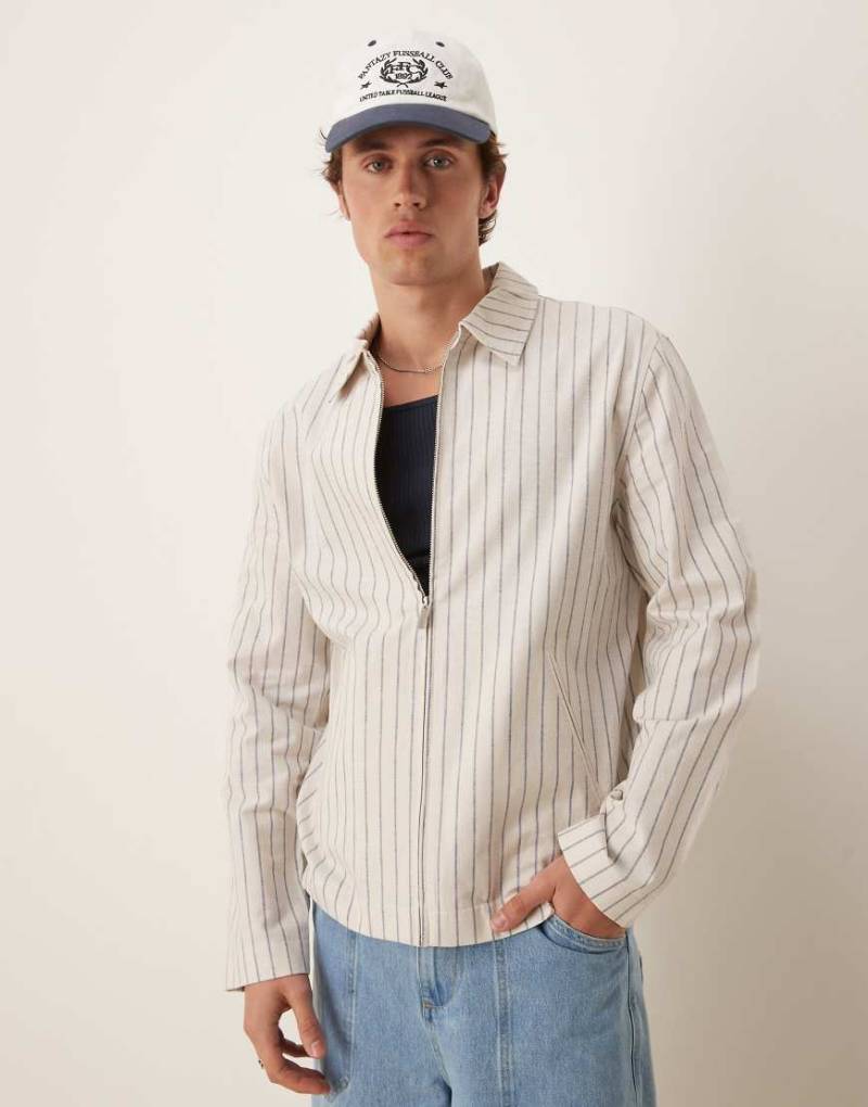 ASOS DESIGN - Elegante Harrington-Jacke aus Baumwollmix in Weiß mit Nadelstreifen-Neutral von ASOS DESIGN