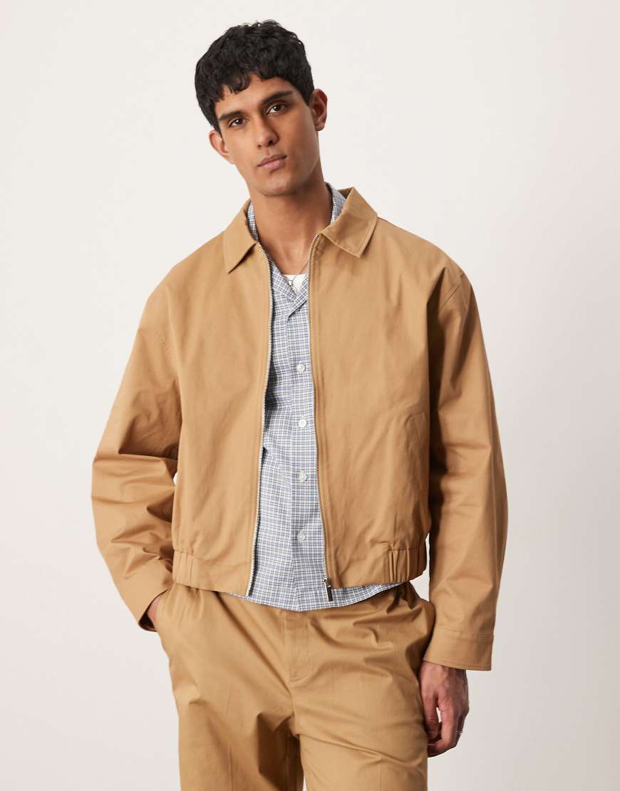 ASOS DESIGN - Elegante Harrington-Jacke aus superweicher Baumwolle in Camel, Kombiteil-Neutral ASOS DESIGN - Elegante Harrington-Jacke aus superweicher Baumwolle in Camel, Kombiteil-Neutral von ASOS DESIGN
