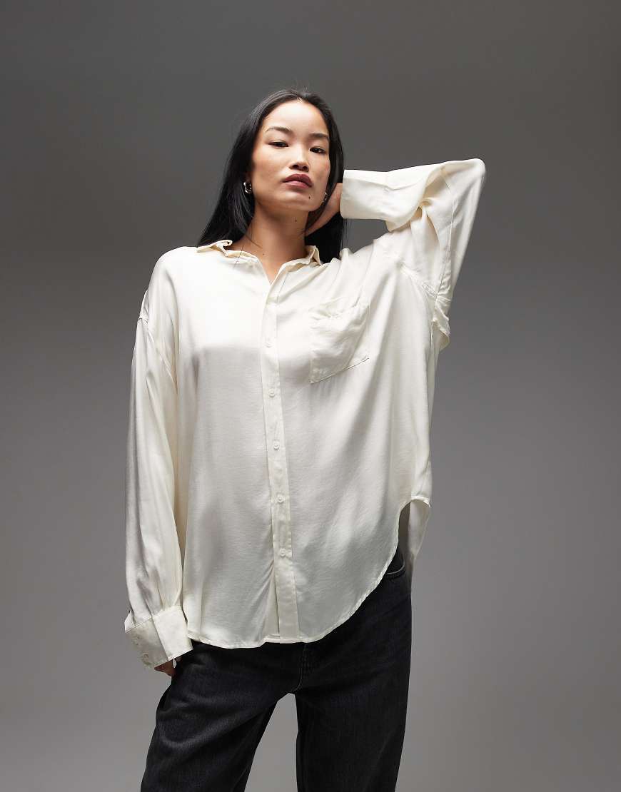 ASOS DESIGN - Elegante Hemdjacke aus Satin-Twill in Ecru-Weiß von ASOS DESIGN