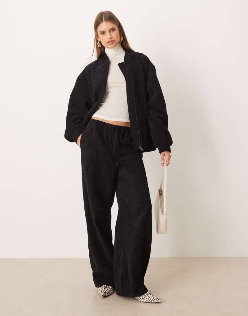 ASOS DESIGN - Elegante Hose aus Bouclé in Schwarz mit weitem Bein, Kombiteil von ASOS DESIGN