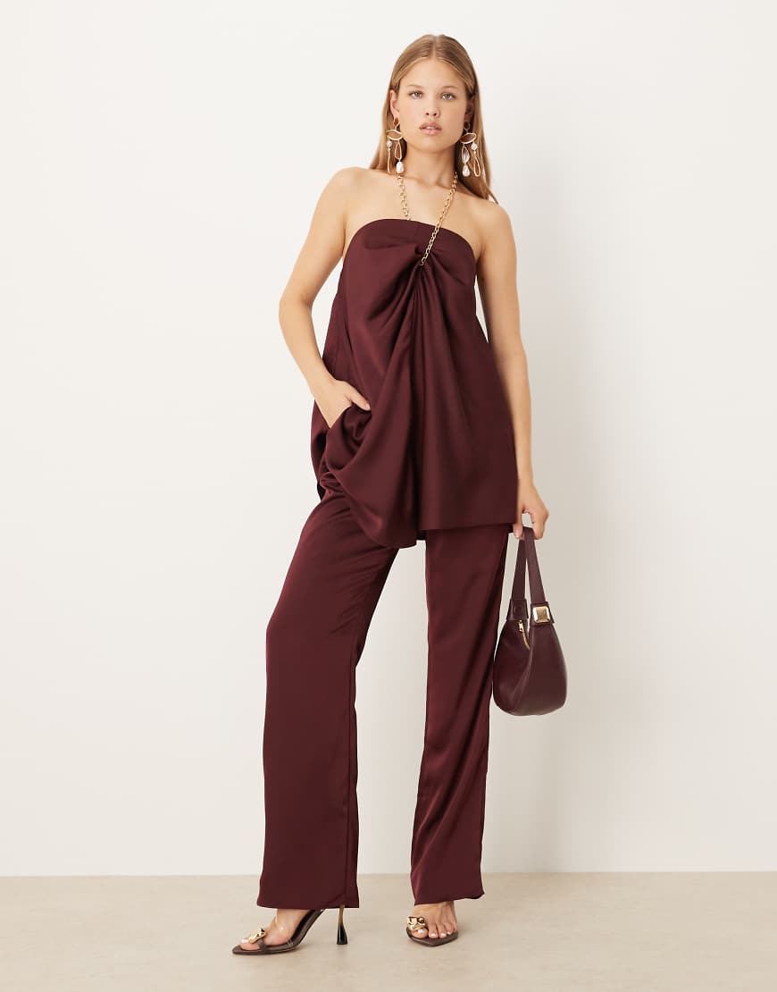 ASOS DESIGN - Elegante Hose aus Satin in Pflaumenlila mit geradem Bein, Kombiteil-Rot von ASOS DESIGN
