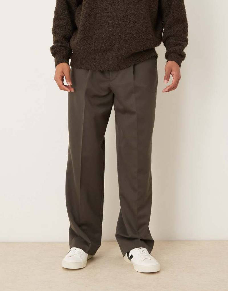 ASOS DESIGN - Elegante Hose in Anthrazit mit weitem Bein und Bügelfalten-Grau von ASOS DESIGN